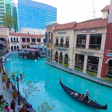 Cozy Condo With Access To Venice Grand Canal Mall, Near Bgc & Airport